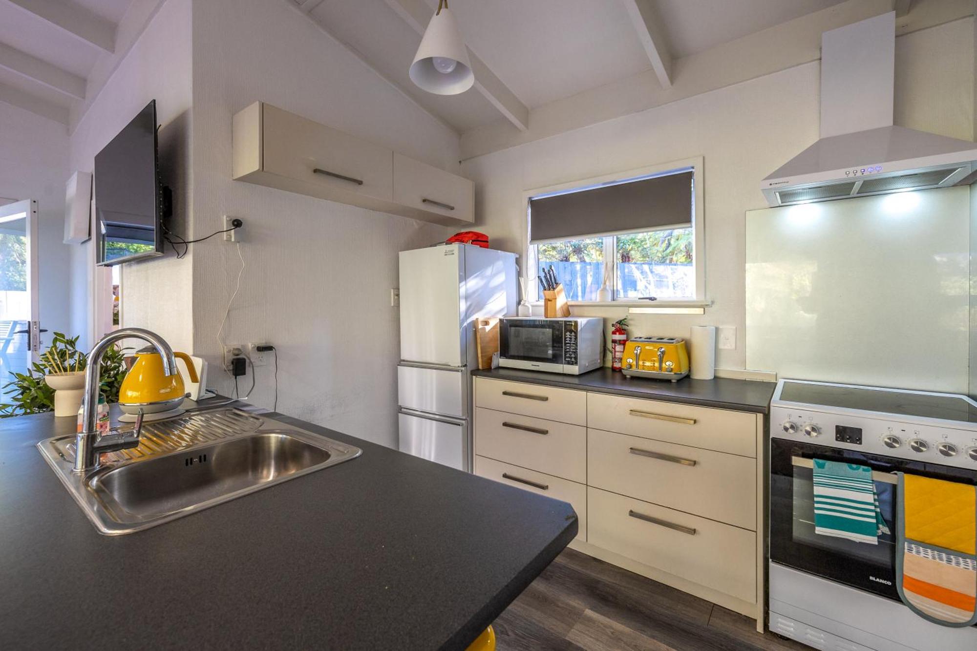 Island Sanctuary - Waiheke Holiday Home Ostend Экстерьер фото